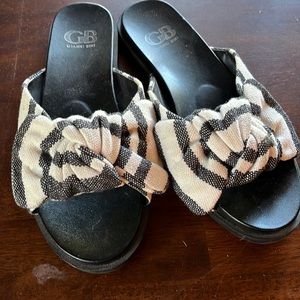 Size 8 Gianni Bini slides